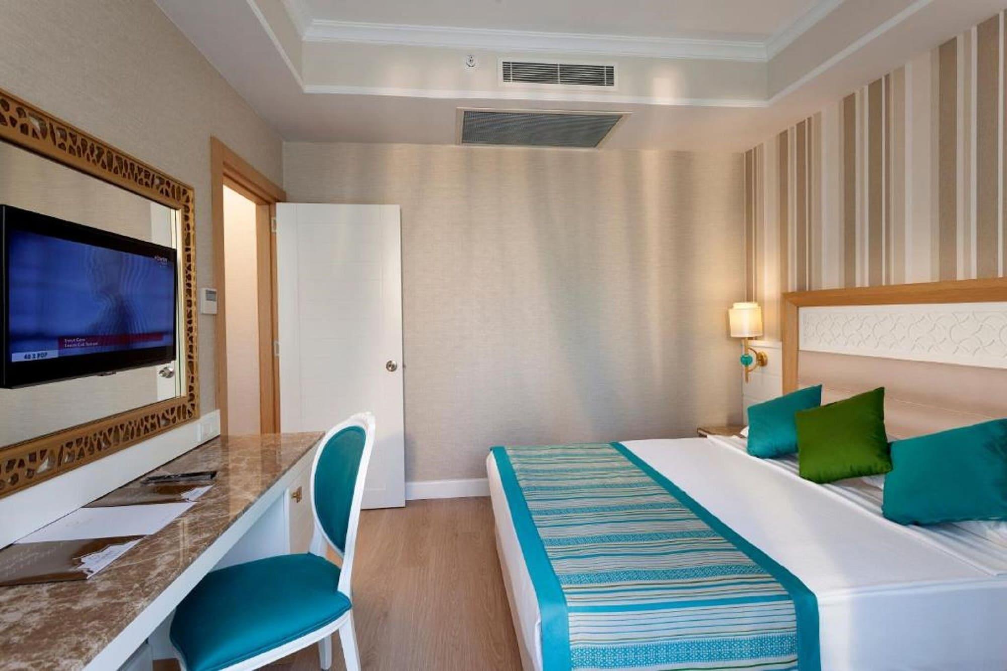Hotel Karmir & 5*